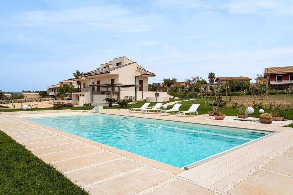 Villa Paradiso With Private Pool, Bbq Area, Huge Garden And Free Parking Modica Exteriör bild
